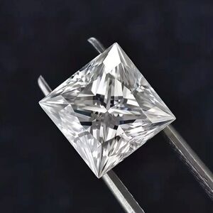 Moissanite 2.0 Ct Princess Cut lab diamond gemstone